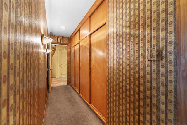 1427 Sunningdale Drive, Grosse Pointe, MI 48236