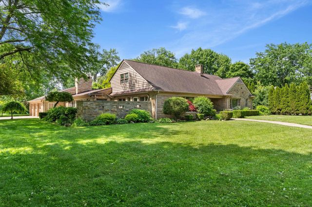 1427 Sunningdale Drive, Grosse Pointe, MI 48236