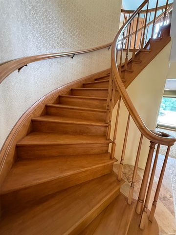 1427 Sunningdale Drive, Grosse Pointe, MI 48236