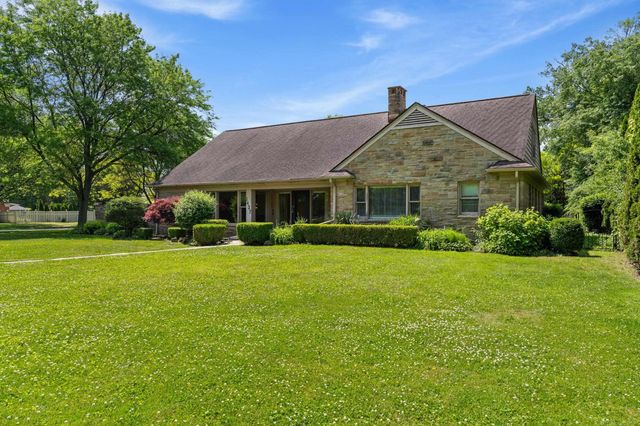 1427 Sunningdale Drive, Grosse Pointe, MI 48236