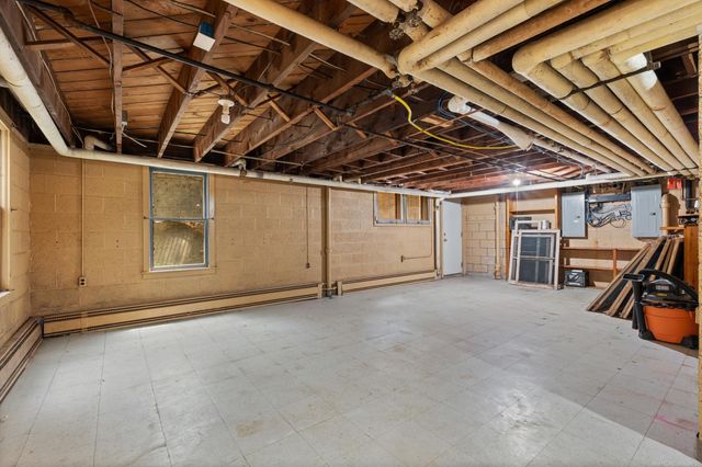 1427 Sunningdale Drive, Grosse Pointe, MI 48236