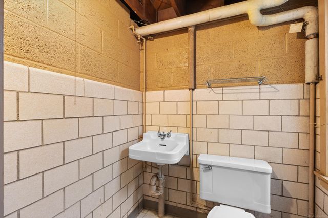 1427 Sunningdale Drive, Grosse Pointe, MI 48236