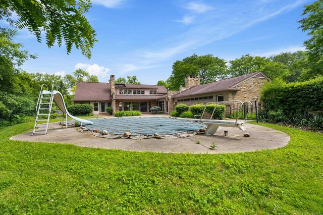 1427 Sunningdale Drive, Grosse Pointe, MI 48236