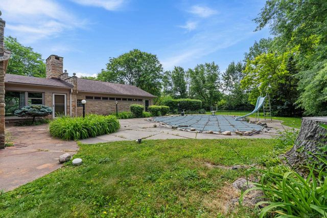 1427 Sunningdale Drive, Grosse Pointe, MI 48236