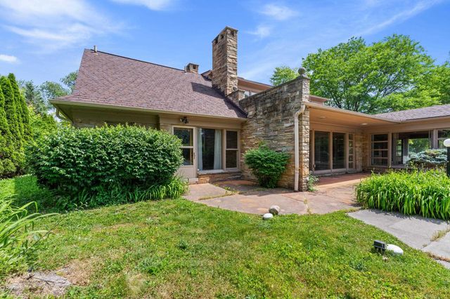 1427 Sunningdale Drive, Grosse Pointe, MI 48236