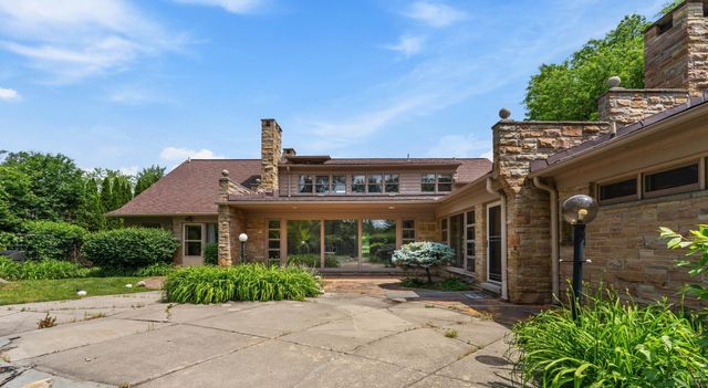 1427 Sunningdale Drive, Grosse Pointe, MI 48236