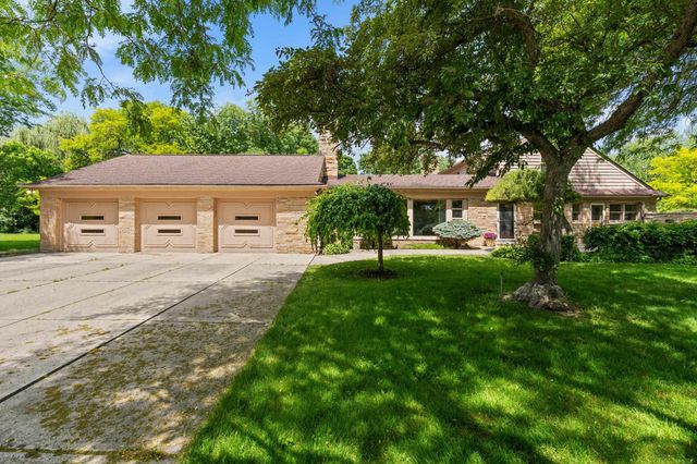 1427 Sunningdale Drive, Grosse Pointe, MI 48236