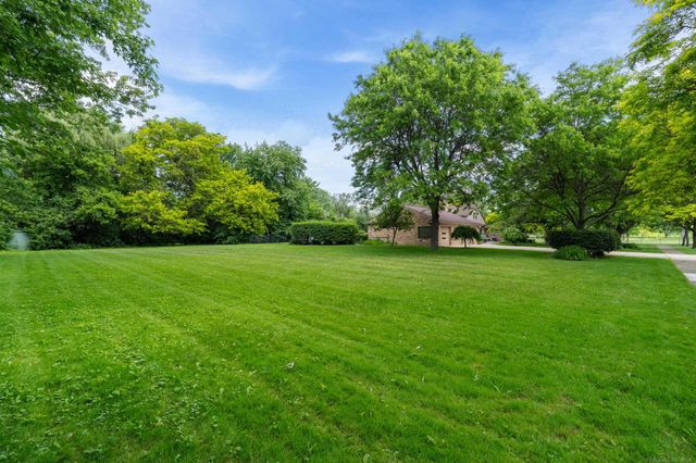 1427 Sunningdale Drive, Grosse Pointe, MI 48236