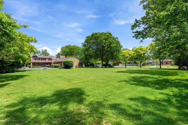 1427 Sunningdale Drive, Grosse Pointe, MI 48236