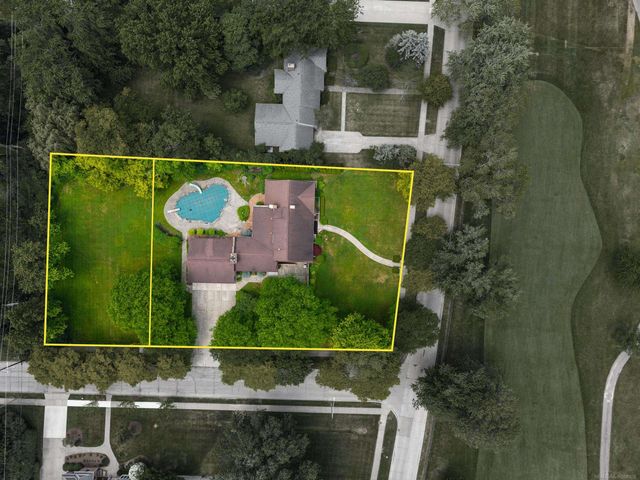 1427 Sunningdale Drive, Grosse Pointe, MI 48236