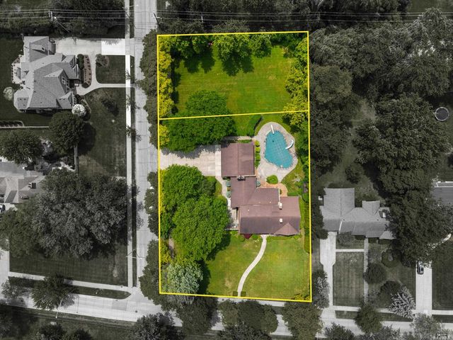 1427 Sunningdale Drive, Grosse Pointe, MI 48236
