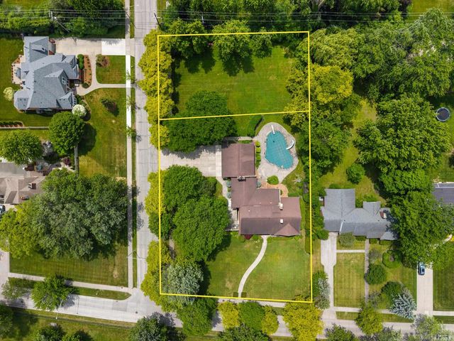 1427 Sunningdale Drive, Grosse Pointe, MI 48236