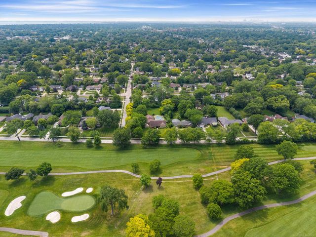 1427 Sunningdale Drive, Grosse Pointe, MI 48236