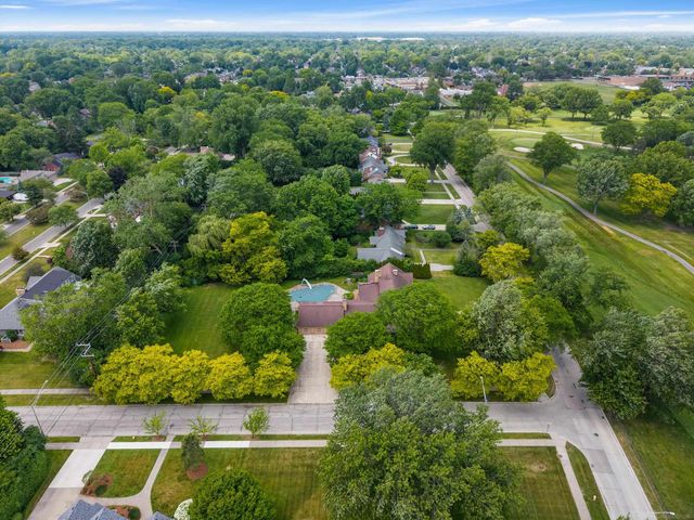 1427 Sunningdale Drive, Grosse Pointe, MI 48236