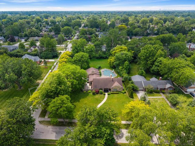 1427 Sunningdale Drive, Grosse Pointe, MI 48236