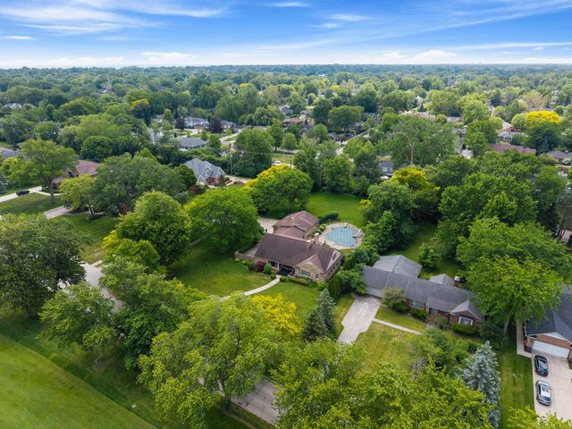 1427 Sunningdale Drive, Grosse Pointe, MI 48236