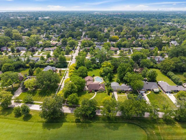 1427 Sunningdale Drive, Grosse Pointe, MI 48236