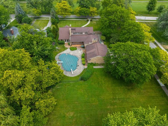 1427 Sunningdale Drive, Grosse Pointe, MI 48236