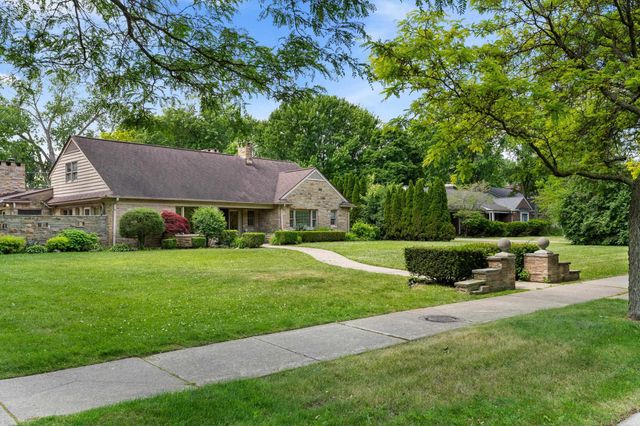 1427 Sunningdale Drive, Grosse Pointe, MI 48236