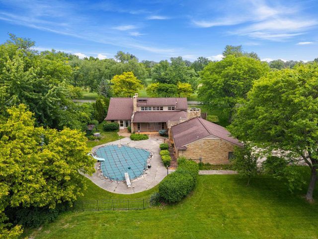 1427 Sunningdale Drive, Grosse Pointe, MI 48236