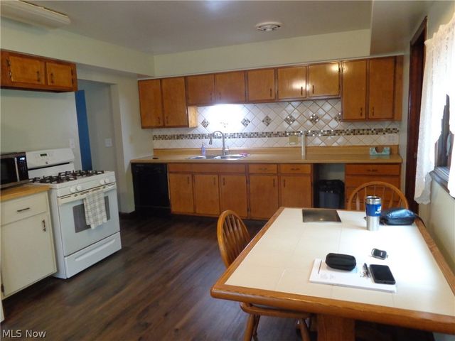 3303 Akins Road, North Royalton, OH 44133