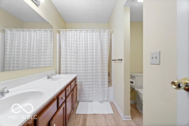 8212 Crook Drive N, Indianapolis, IN 46256