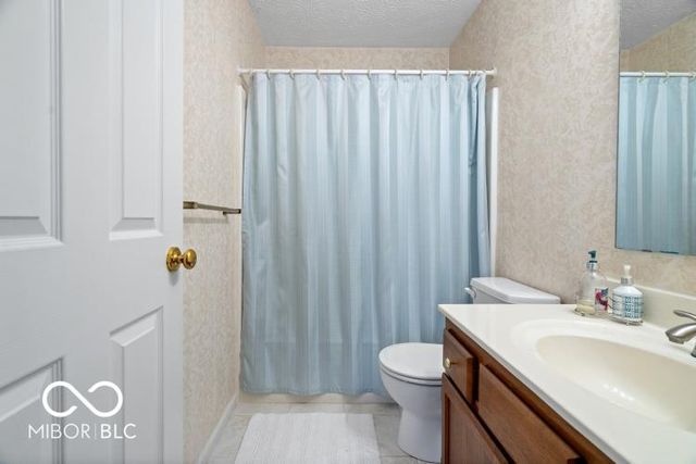 8212 Crook Drive N, Indianapolis, IN 46256