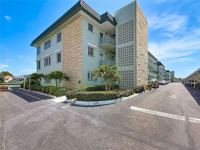 5935 30TH AVENUE S 104, Gulfport, FL 33707
