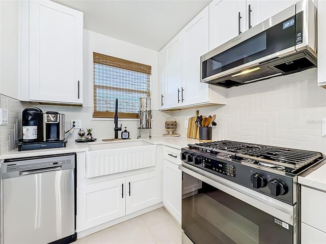 5935 30TH AVENUE S 104, Gulfport, FL 33707