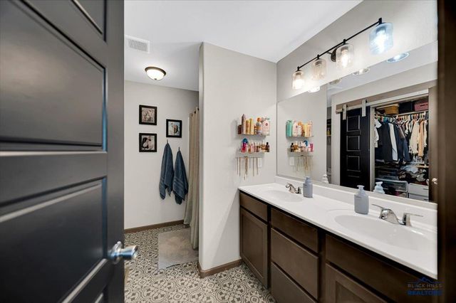707 SUMMERFIELD DR, Rapid City, SD 57703