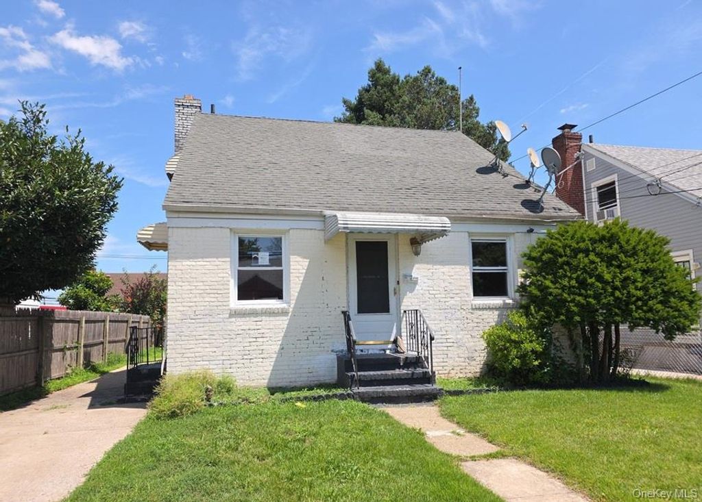 299 Locust Avenue, Uniondale, NY 11553 — exterior