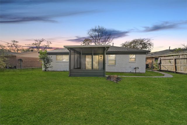 9818 Degas Lane, Houston, TX 77016