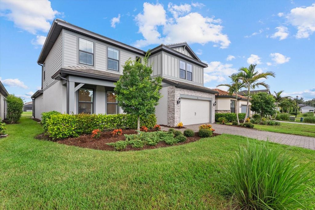 Image 2 of property listing at 725 GADWALL COURT, Bradenton, FL 34212