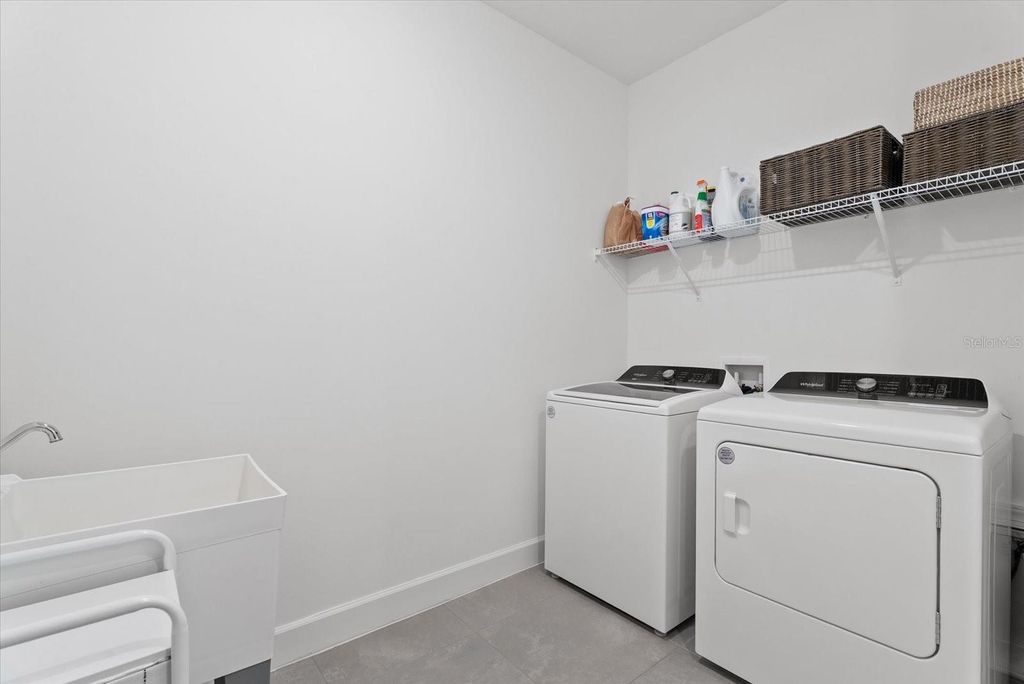 Image 24 of property listing at 725 GADWALL COURT, Bradenton, FL 34212