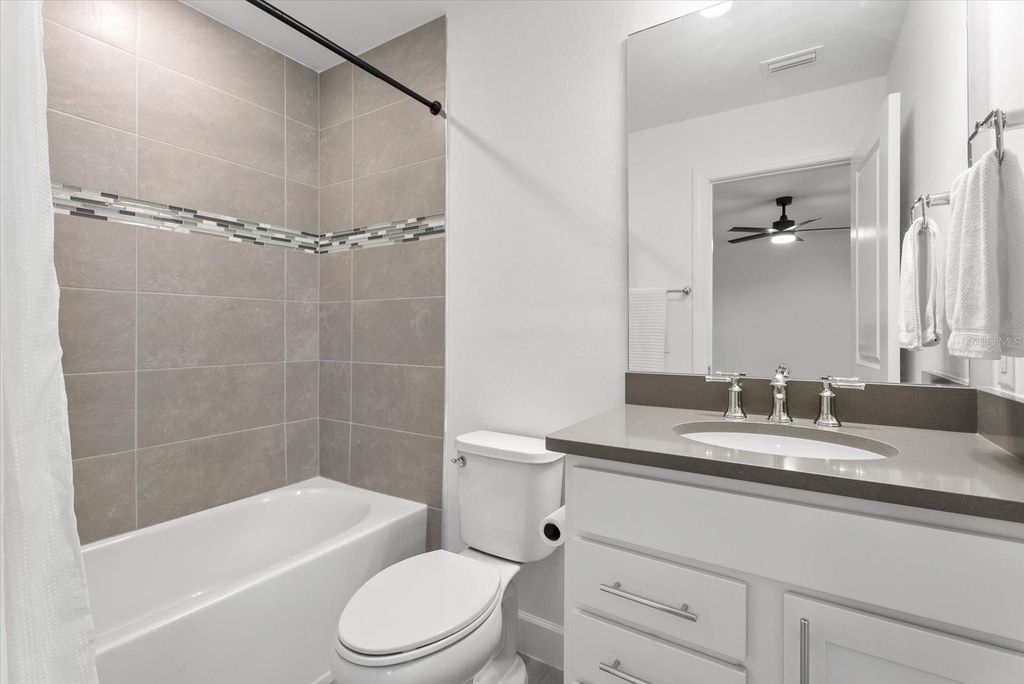 Image 31 of property listing at 725 GADWALL COURT, Bradenton, FL 34212