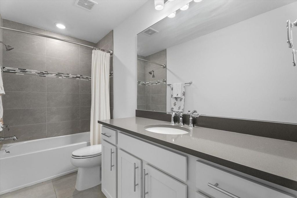 Image 33 of property listing at 725 GADWALL COURT, Bradenton, FL 34212