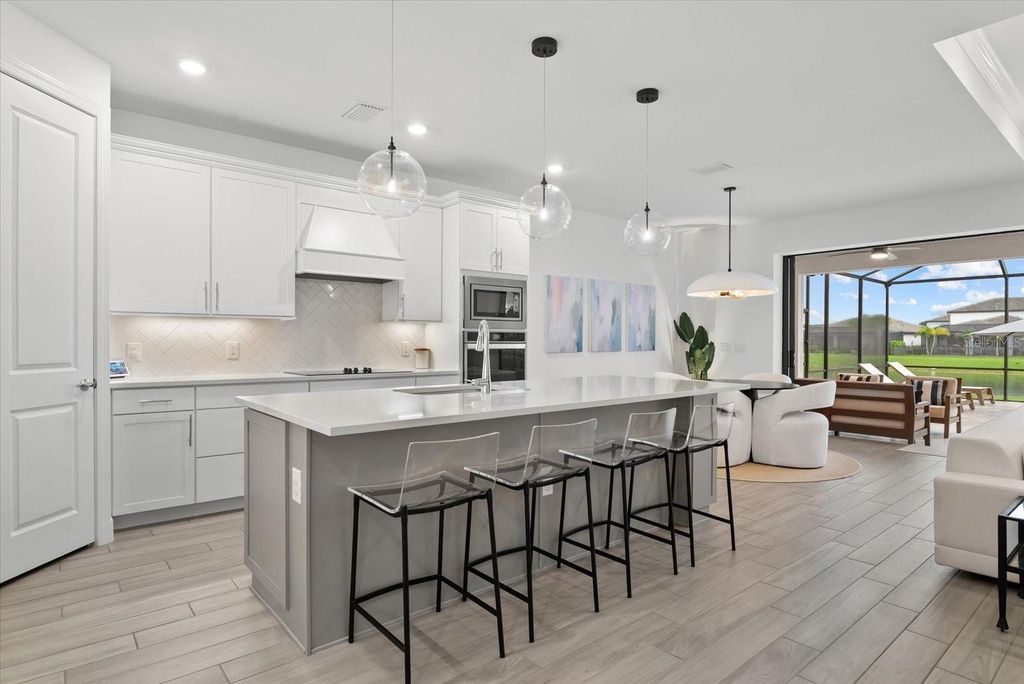 Image 10 of property listing at 725 GADWALL COURT, Bradenton, FL 34212