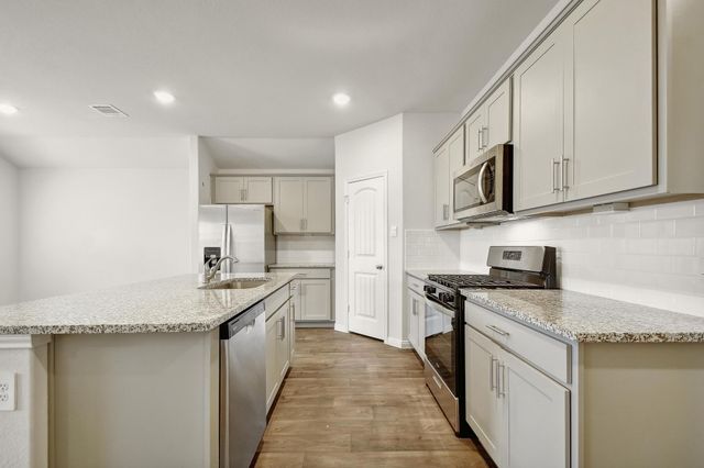 210 BRIGGS LN, San Marcos, TX 78666