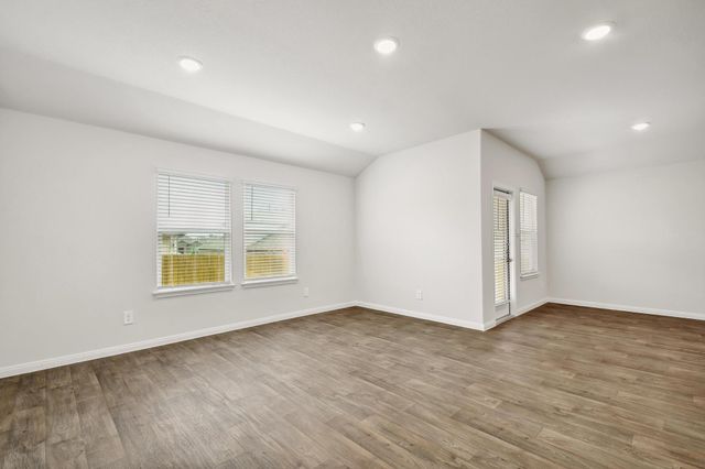 210 BRIGGS LN, San Marcos, TX 78666