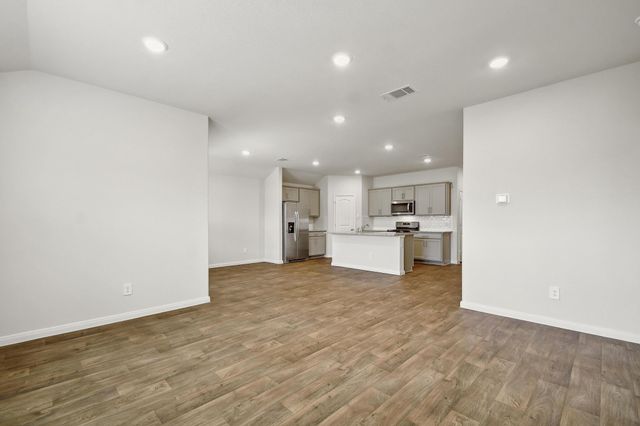 210 BRIGGS LN, San Marcos, TX 78666