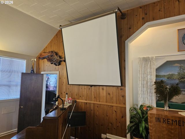 595 Sw 11TH St, Bandon, OR 97411