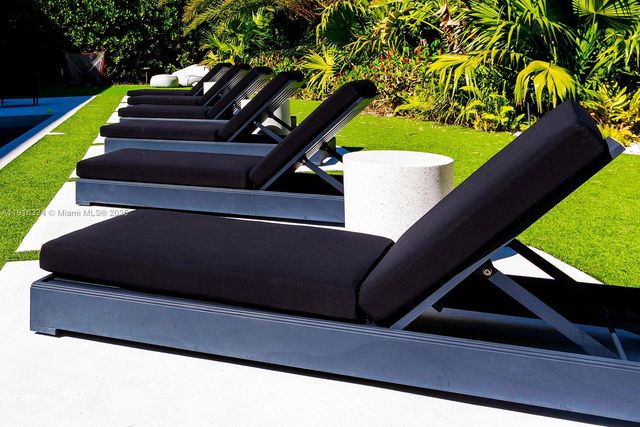 10151 SW 3rd St, Plantation, FL 33324