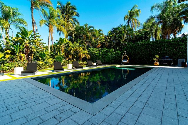 10151 SW 3rd St, Plantation, FL 33324