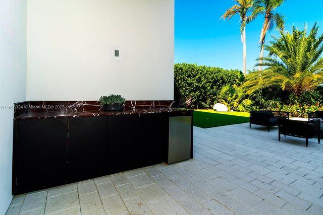 10151 SW 3rd St, Plantation, FL 33324