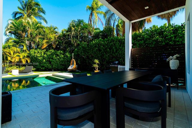 10151 SW 3rd St, Plantation, FL 33324