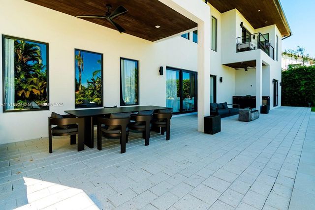 10151 SW 3rd St, Plantation, FL 33324