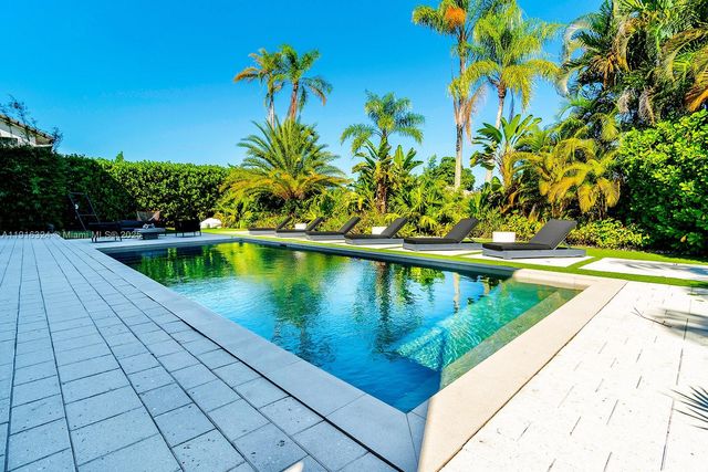 10151 SW 3rd St, Plantation, FL 33324