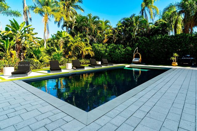 10151 SW 3rd St, Plantation, FL 33324