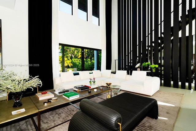 10151 SW 3rd St, Plantation, FL 33324