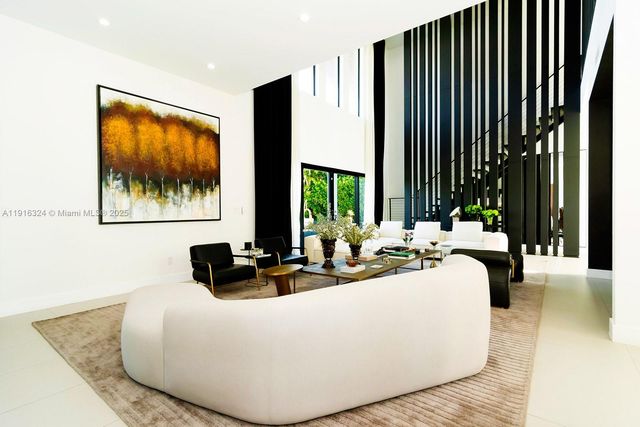 10151 SW 3rd St, Plantation, FL 33324